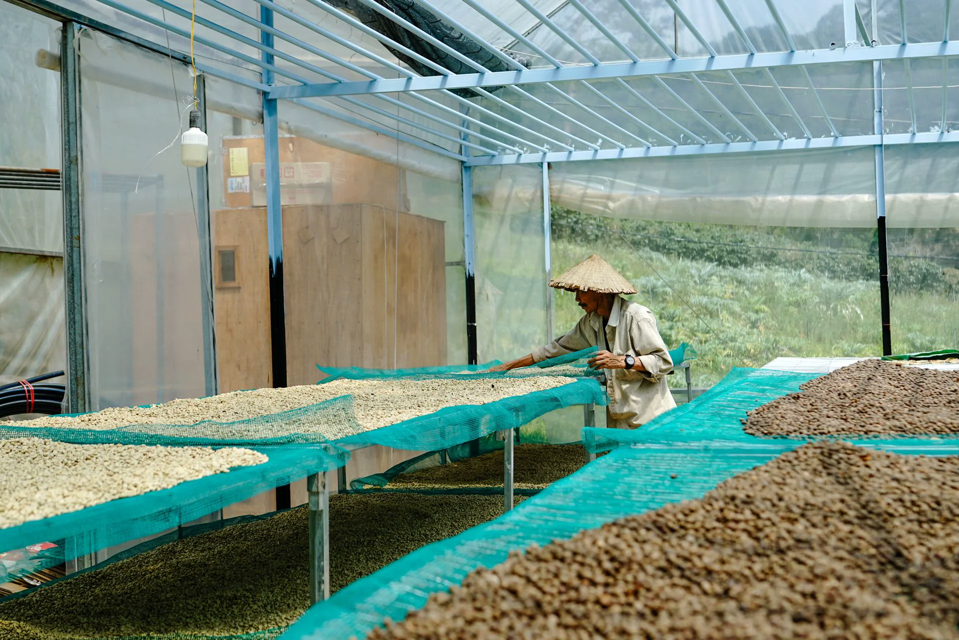 Giàn phơi nắng tự nhiên đa tầng tại Lâm Đồng