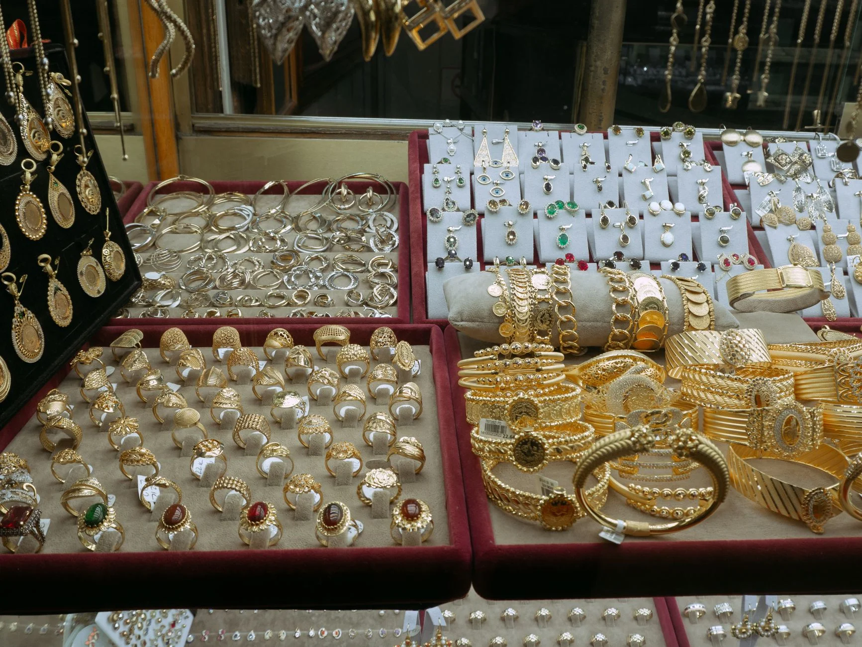 Ngành Jewelry Store